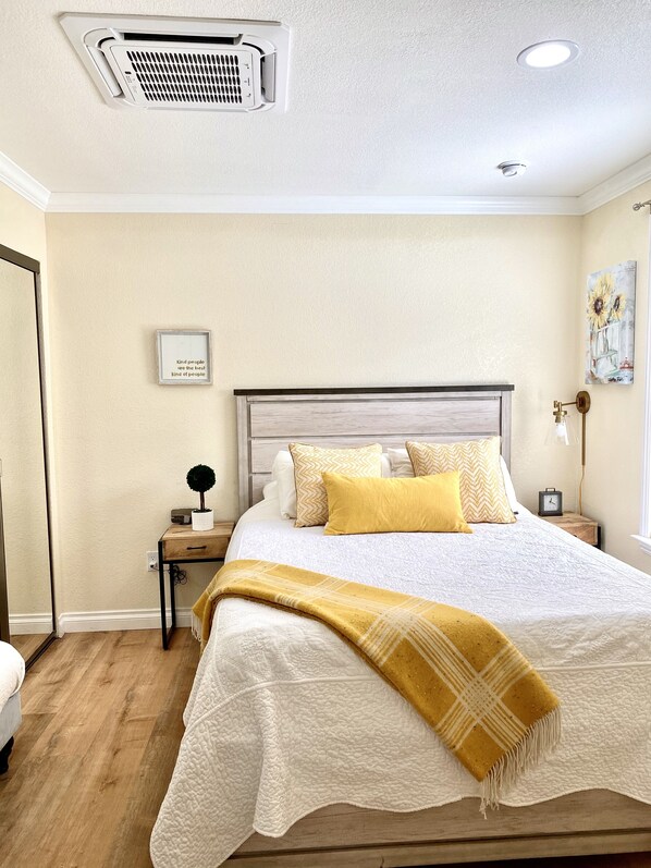 1 bedroom, desk, free WiFi, bed sheets