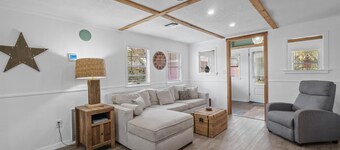 Adorable Private Tiny Home  "The Pink House" in Downtown Mt. Dora!! Pet Friendly