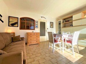 Living area - 150m from resort center, 1st floor, balcony, tv, 26m², Serre Chevalier (Briançon)
