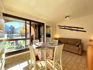 Dining - 350m from ski slopes, 1st floor, balcony, tv, 26m², Serre Chevalier (Briançon)
