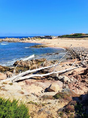 Beach nearby, sun loungers, beach towels