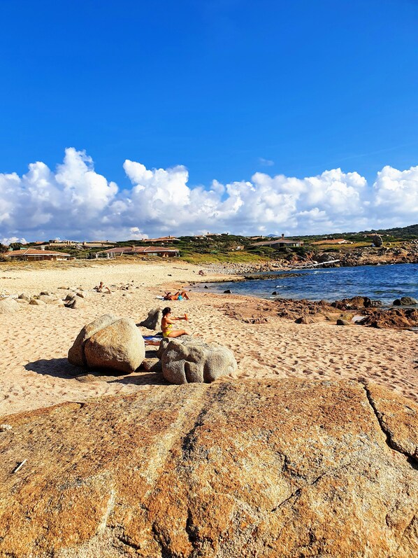 In Strandnähe, Liegestühle, Strandtücher