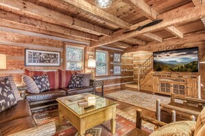 Televisión y chimenea 