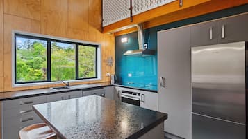 Kylskåp, mikrovågsugn, diskmaskin och brödrost