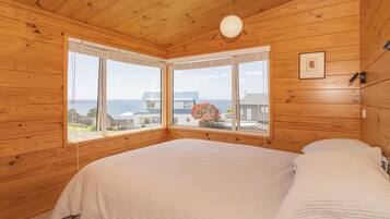 3 bedrooms, iron/ironing board, bed sheets