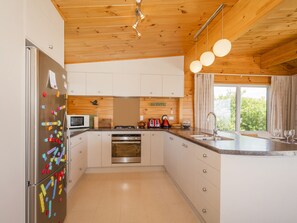 Fridge, microwave, toaster, cookware/dishes/utensils - Onemana Lookout - Onemana Holiday Home (Onemana)