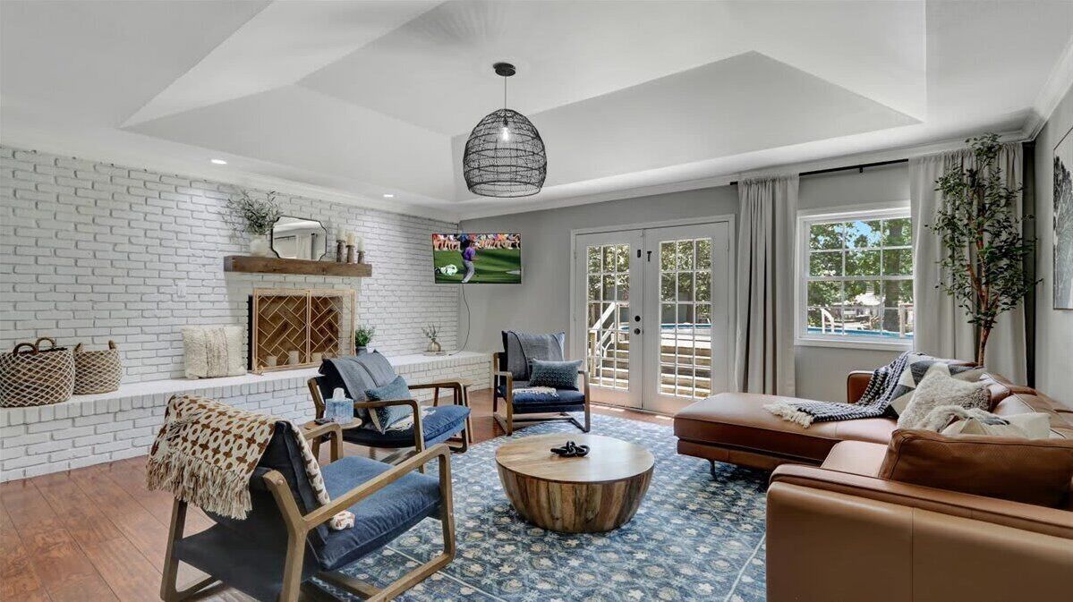 TV, fireplace, offices