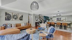 TV, peis og kontorer