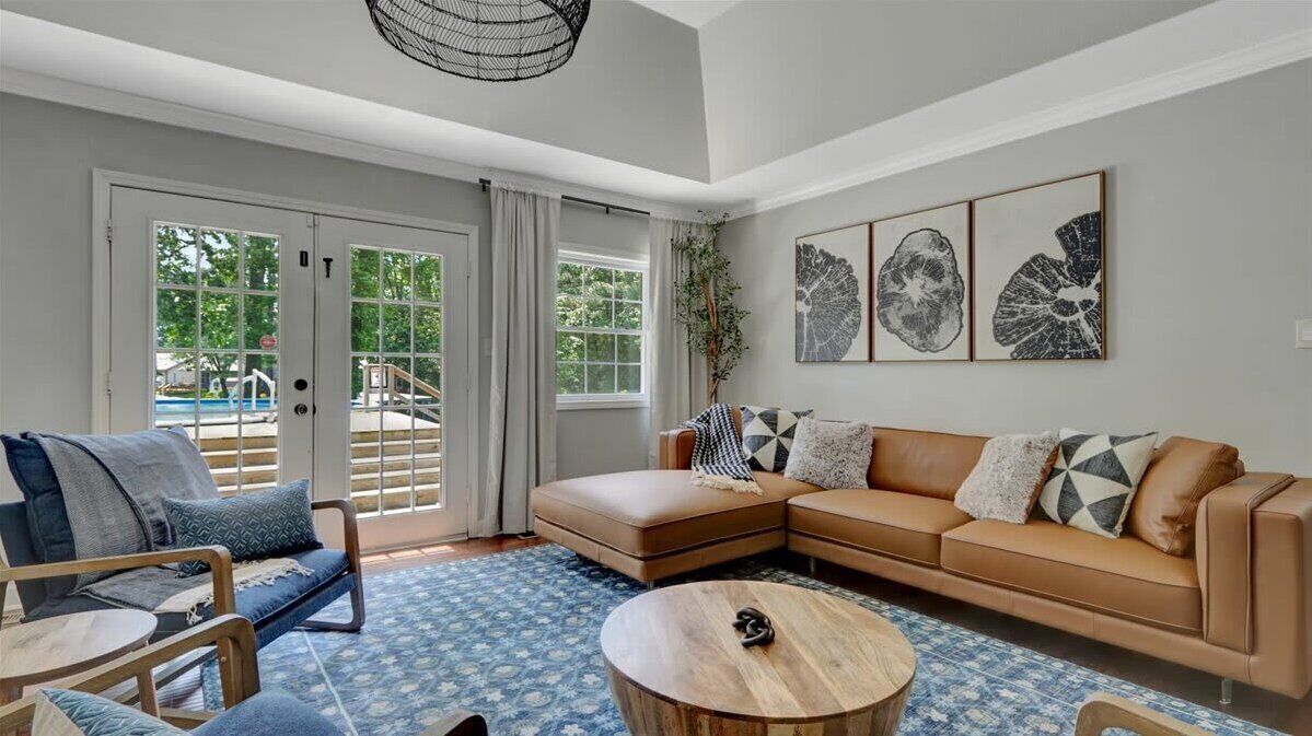 TV, fireplace, offices