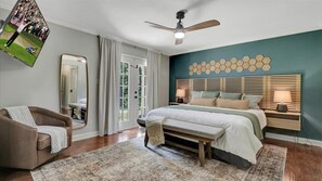 7 bedrooms, desk, iron/ironing board, travel crib