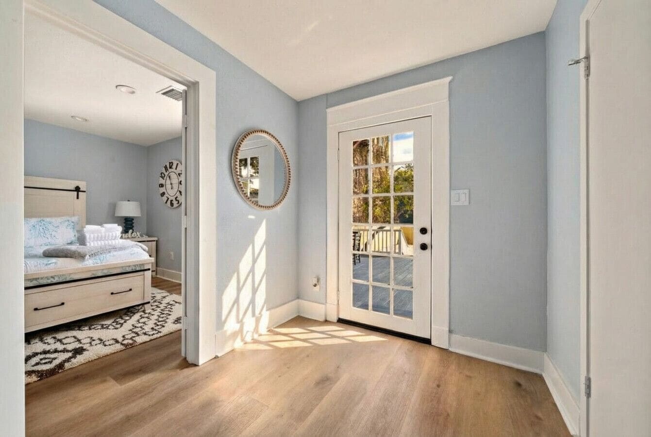 5 Schlafzimmer, Schreibtisch, Bügeleisen/Bügelbrett, Reisekinderbett