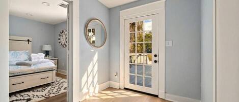 5 Schlafzimmer, Schreibtisch, Bügeleisen/Bügelbrett, Reisekinderbett