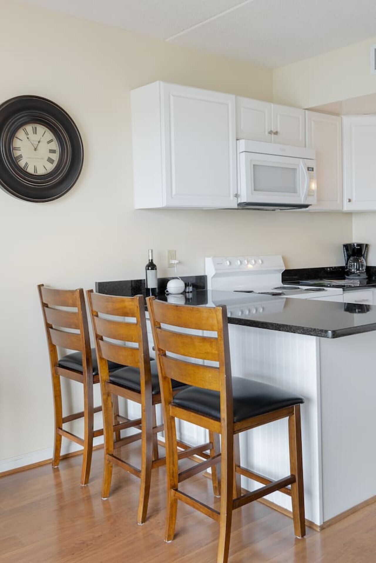 冰箱、微波炉、烤箱、炉灶