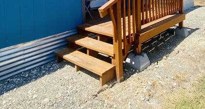 Escape to Comfort & Charm for 4 in Texas’ BBQ Hub!