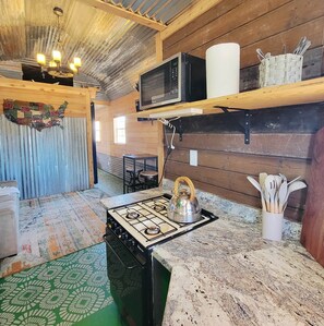 雪櫃、微波爐、焗爐、爐具