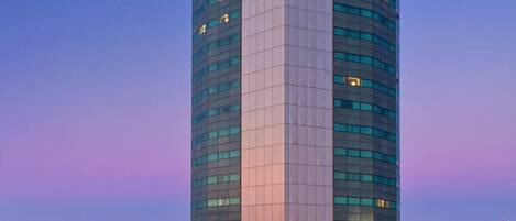 Boendets fasad - kvÀll/natt