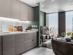 Refrigerador, microondas, horno, placa de cocina