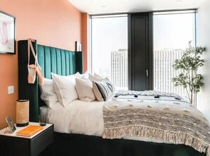 2 habitaciones, tabla de planchar con plancha, wifi y ropa de cama 