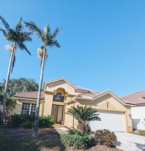 Exterior - Florida Lifestyle in Fabulous Artistic Retreat Pool Home (Bonita Springs)
