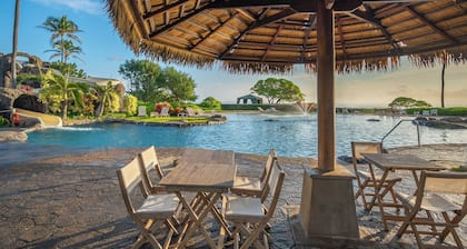 Oceanfront Retreat, 2 QUEEN beds, water views, walk-out access to pools/ocean