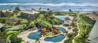 Oceanfront Retreat, 2 QUEEN beds, water views, walk-out access to pools/ocean