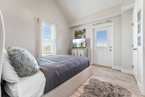 4 bedrooms, free WiFi, bed sheets