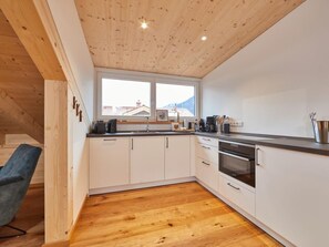 Kühlschrank, Ofen, Herdplatte, Geschirrspüler