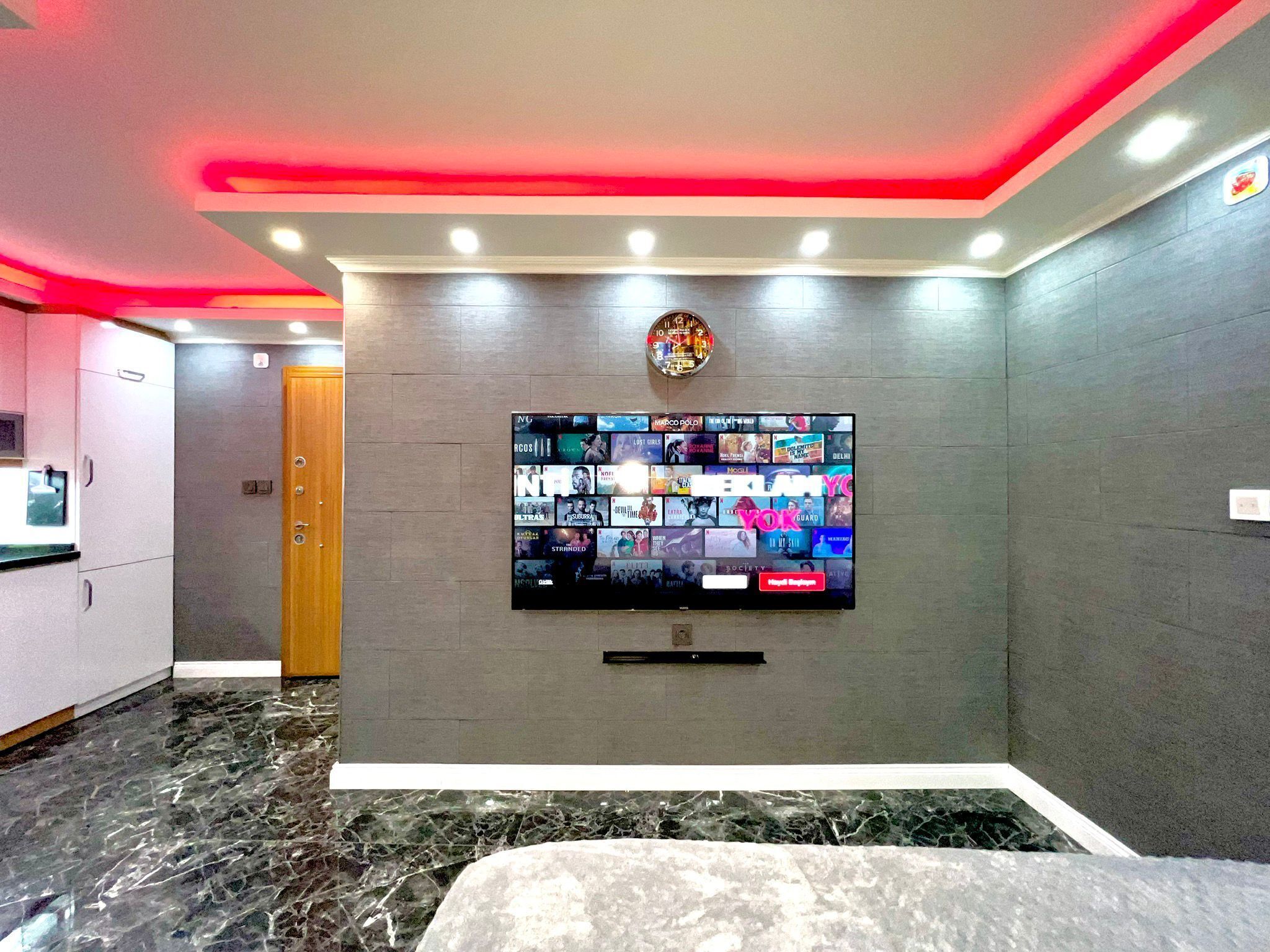 Egyptian cotton sheets, premium bedding, desk, free WiFi