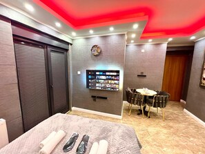 Studio | Egyptian cotton sheets, premium bedding, desk, free WiFi