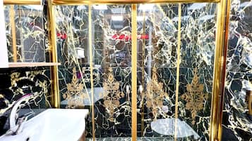 ملاءات من القطن المصري وأغطية فراش متميزة ومكتب وواي فاي مجانًا