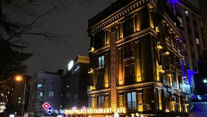 A building with a sign for "Levent Palace Restaurant & Cafe" at night. - Levent Palace Hotel (Istanbul)