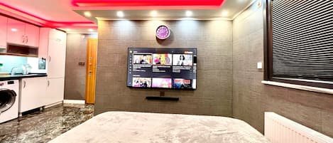 Egyptian cotton sheets, premium bedding, desk, free WiFi