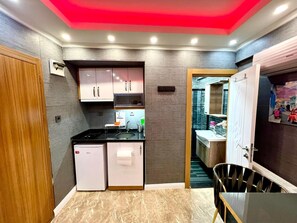 Egyptian cotton sheets, premium bedding, desk, free WiFi