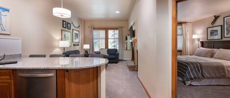 مكواة/لوح كي وواي فاي وملاءات أسرّة