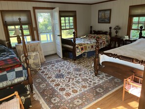 6 bedrooms, desk, iron/ironing board, travel cot