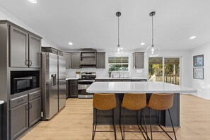 Fridge, microwave, oven, stovetop - >NEW-All 3 Properties designed for gatherings and fun on 10 acres! (Dripping Springs)