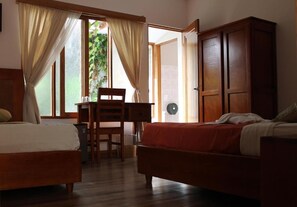 Standard Triple Room | Desk, free WiFi