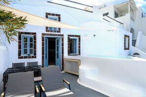 Front of property - Kaprimo Scenery (Santorini)