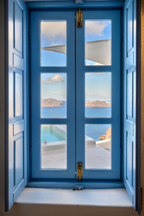 Deluxe Villa, 1 Bedroom, Hot Tub, Sea View | 1 bedroom, in-room safe, blackout drapes, iron/ironing board - Kaprimo Scenery (Santorini)