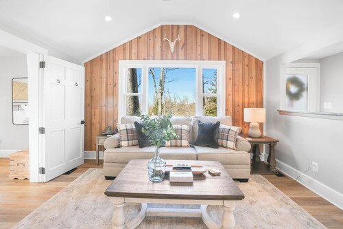 Cozy Bear Chase Cottage