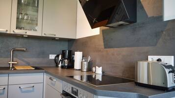 Kühlschrank, Ofen, Herdplatte, Geschirrspüler