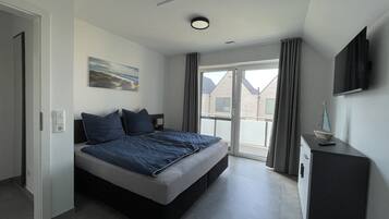 3 bedrooms, iron/ironing board, travel crib, free WiFi