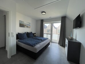 3 bedrooms, iron/ironing board, travel crib, free WiFi