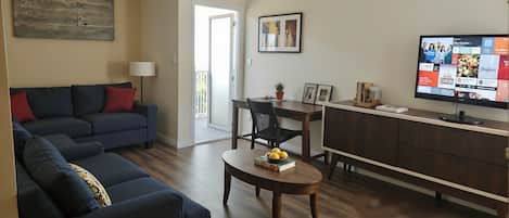 Two Bedroom King | Living area
