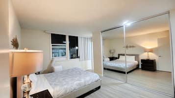 1 bedroom, individually decorated, individually furnished, desk