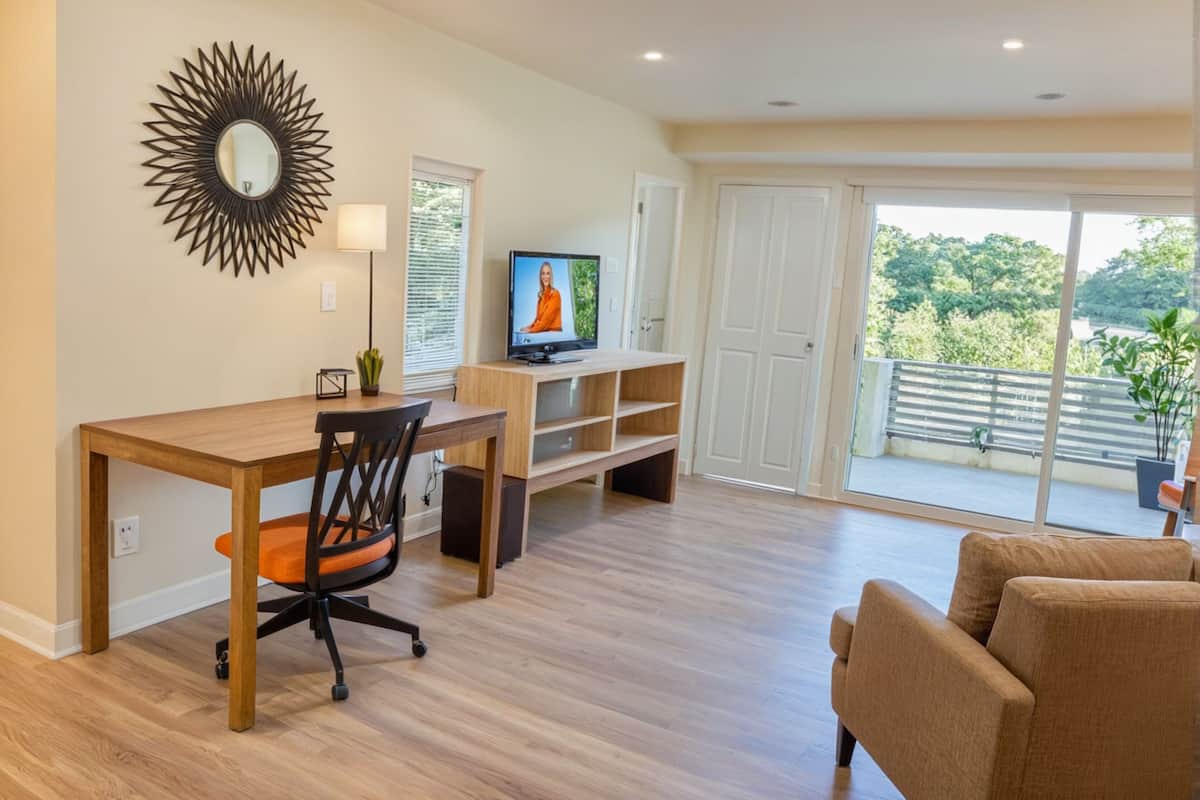 Televisión de 55 pulgadas con canales por cable, Netflix