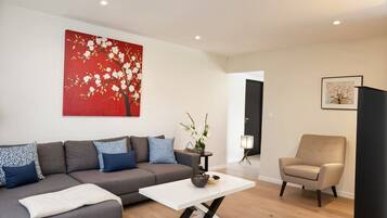 Apartment, 2 Bedrooms | Living area