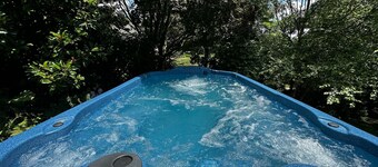 Cozy, 4 bedroom, 2 1/2 bath, Hot tub/Swim spa, 10 minutes to Hershey attractions