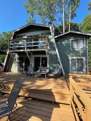 Terrace/patio - Cozy Shenandoah Cabin Retreat-Waterfront w/Great Views!  Escape. Explore. Relax. (Shenandoah)