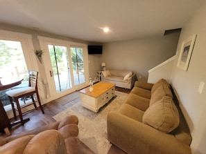 Smart TV, DVD player, stereo, computer monitors